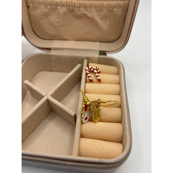 Traveling Pink Jewelry Organizer including 2 pairs of earrings - Picture 6 of 8